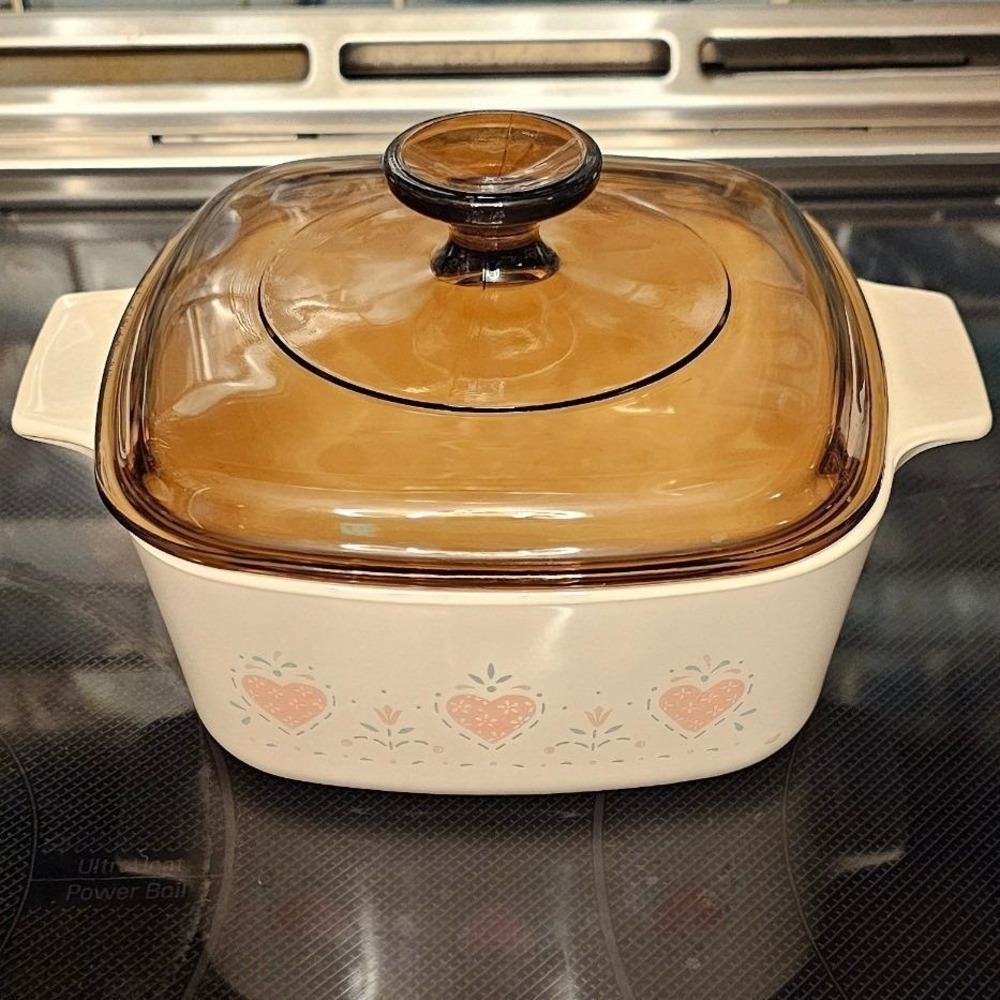 Corning Ware Abundance Casserole Dish with Amber Pyrex Lid A-7-C Pink Hearts1.5L